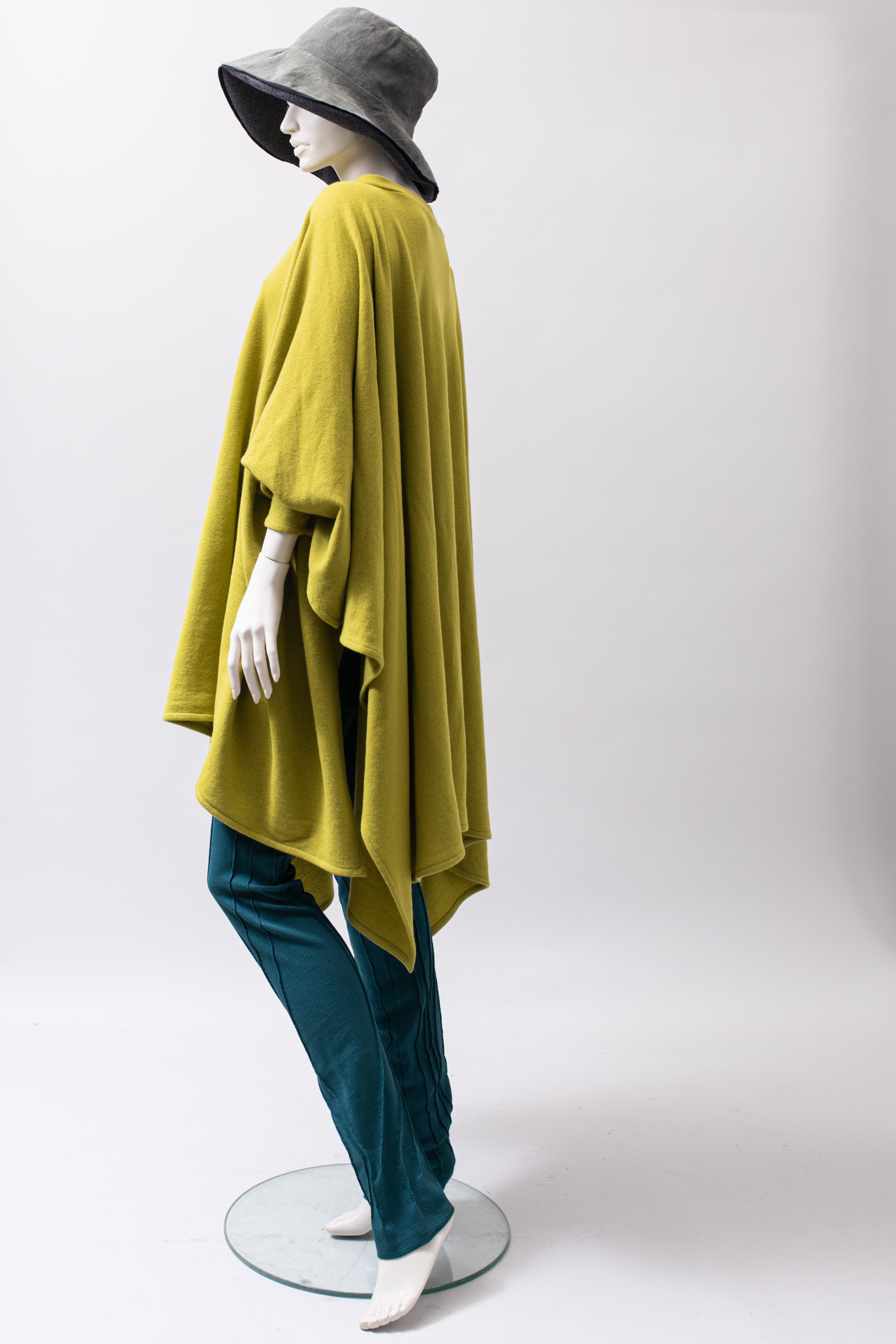 Ruvaak Poncho Ruvaak Poncho