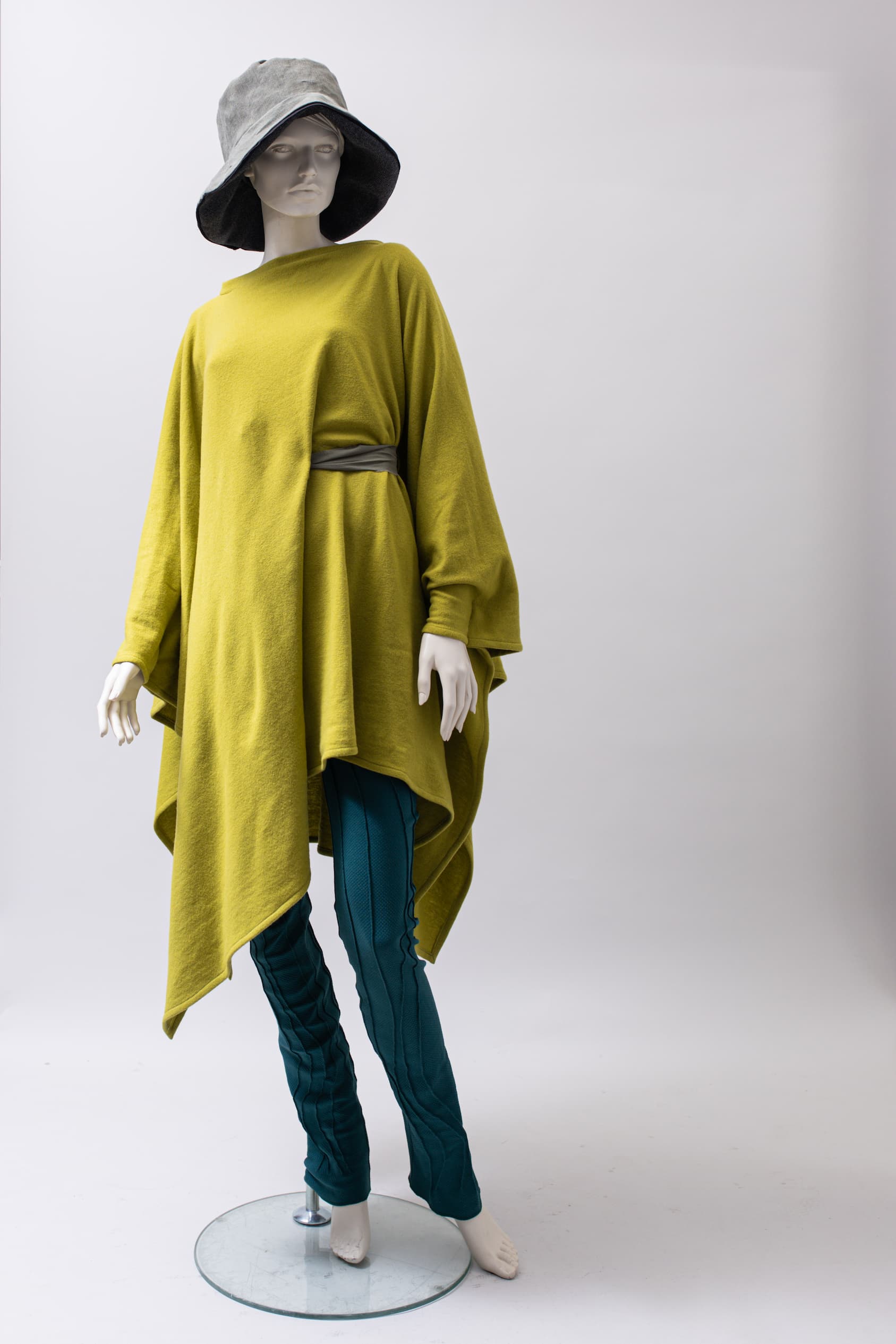 Ruvaak Poncho Ruvaak Poncho