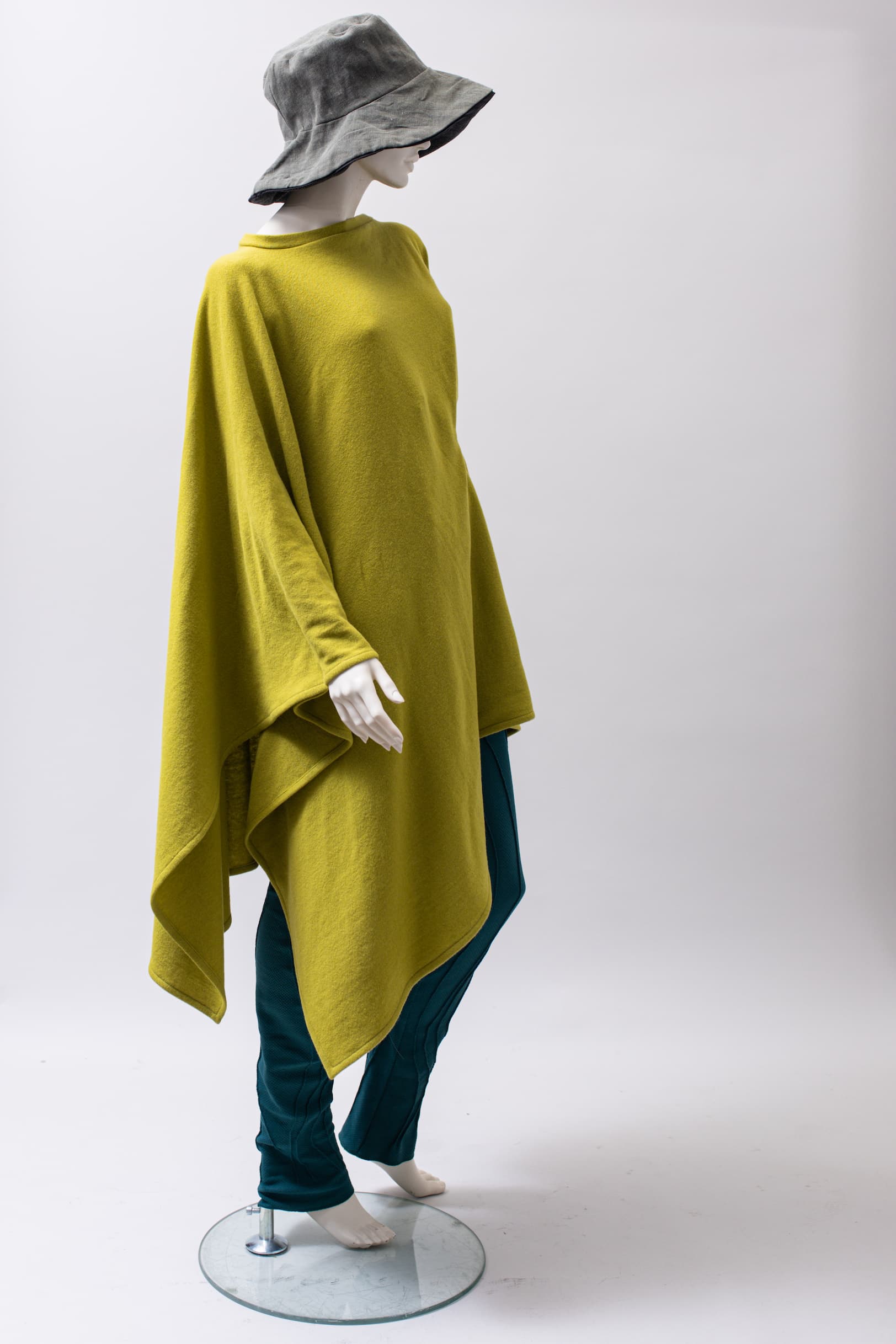 Ruvaak Poncho Ruvaak Poncho