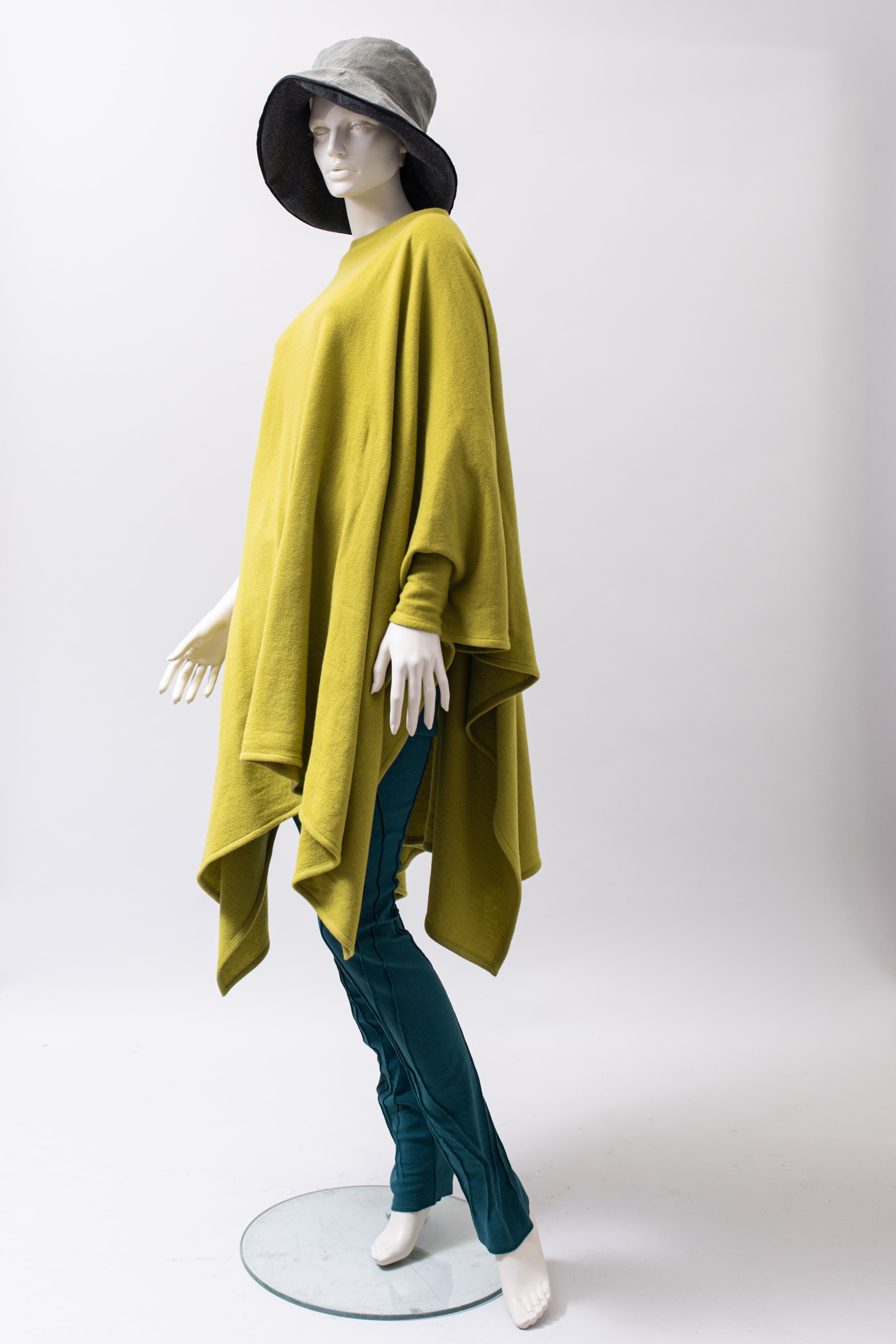 Ruvaak Poncho Ruvaak Poncho