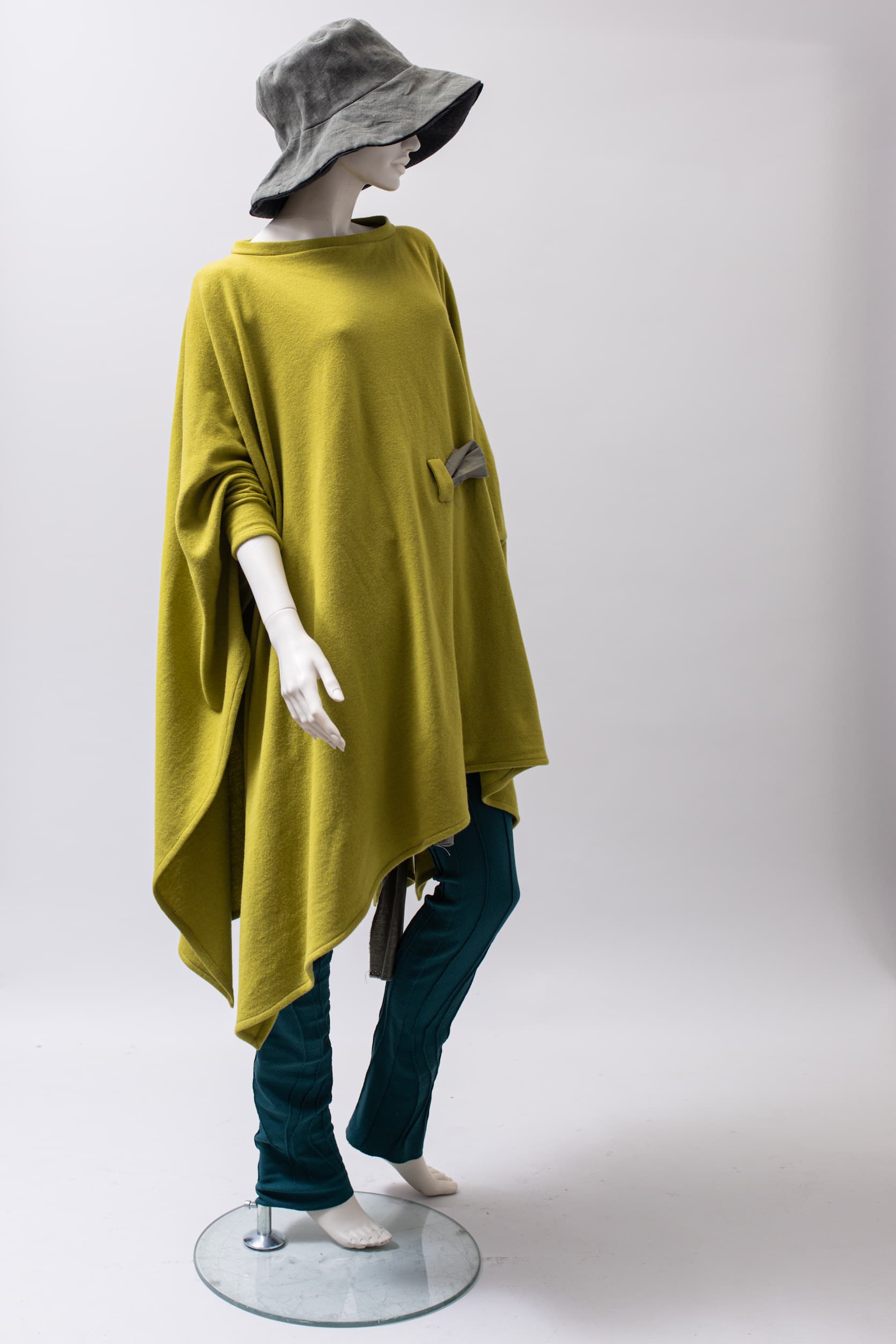 Ruvaak Poncho Ruvaak Poncho